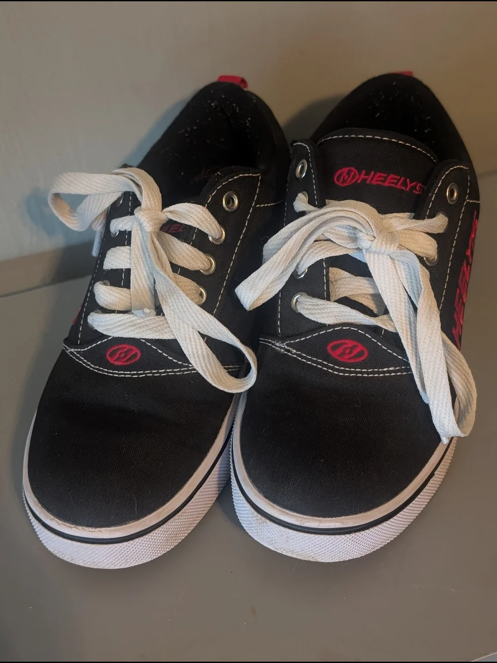Heelys Pro 20 Youth Skate Shoes Black with White Laces - Picture 3 of 5